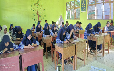 UPTD SMPN 28 Satap Salenrang Gunakan LMS untuk Ulangan Sumatif